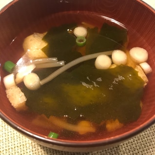 しめじと油揚げ、もやしのお吸い物